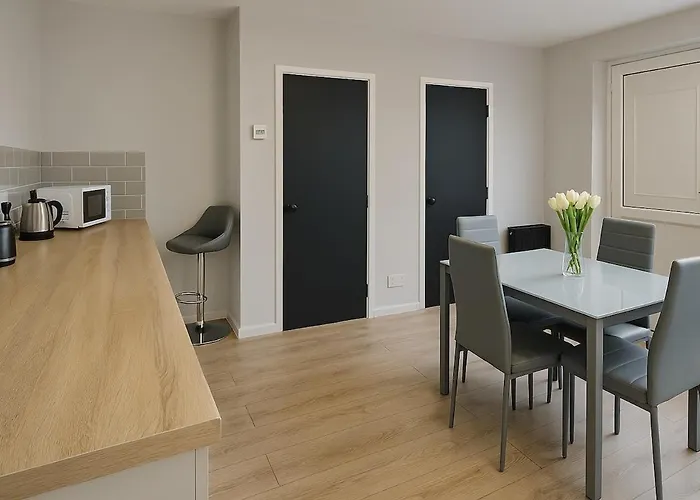 Modern 3 Bed Duplex Апартаменти