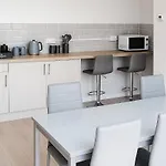 Modern 3 Bed Duplex 利兹