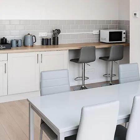 Modern 3 Bed Duplex ليدز