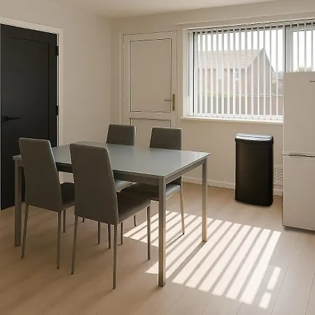 Modern 3 Bed Duplex شقة