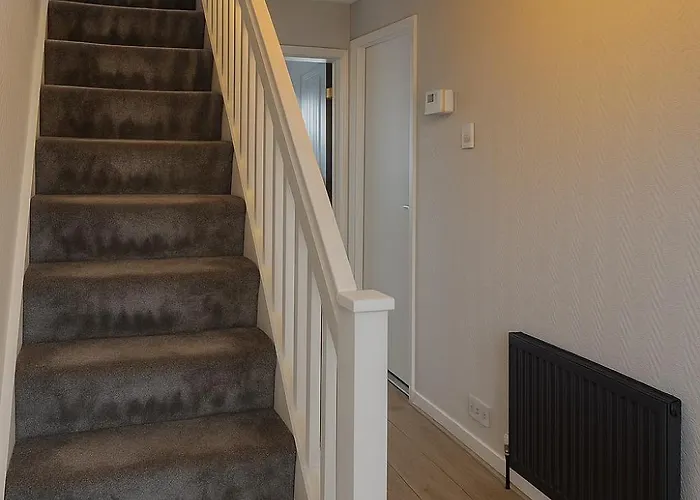 Modern 3 Bed Duplex Apartment *